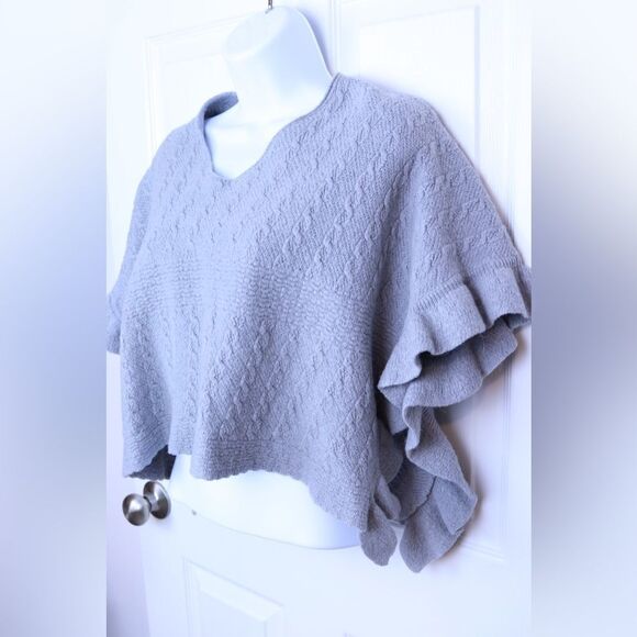 MOTH Women’s Gray Knit Shawl with Frilled Edges Size Medium - Picture 1 of 13